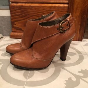 Moschino camel leather ankle boots